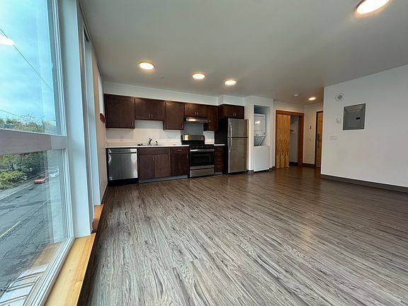 4th image of 510 19th Ave E #402