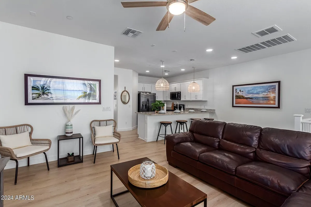 Building Photo - 4062 E Toledo St #102