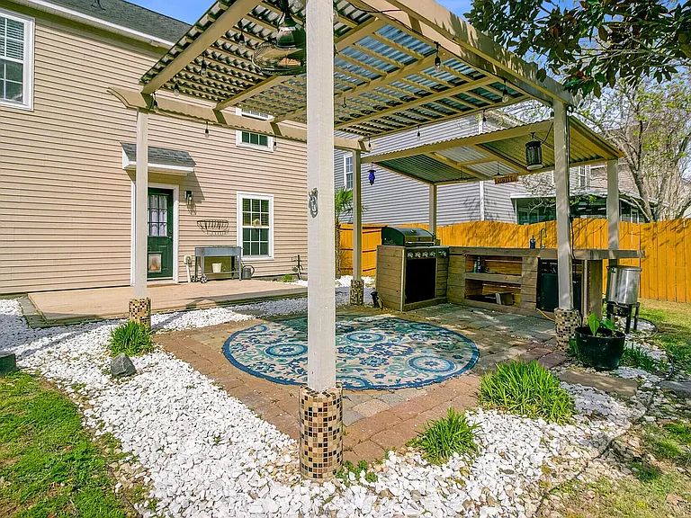 236 Emerald Isle Dr — Photo 32