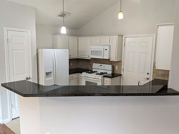 5th image of 939 Holly Hall Dr