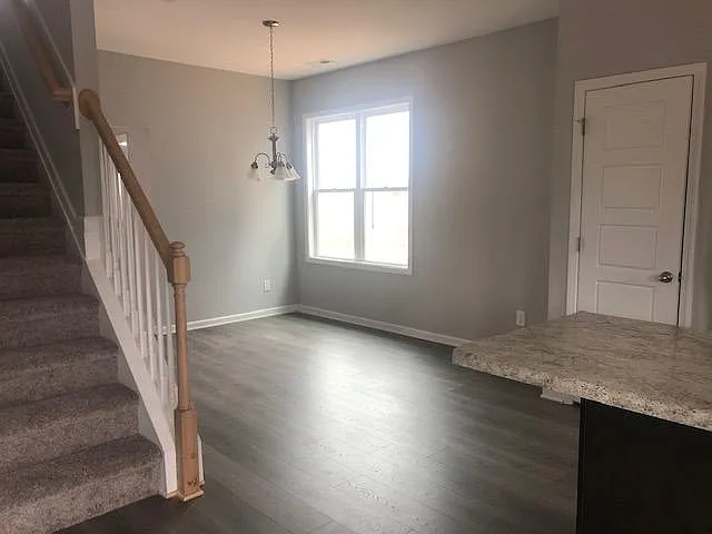 136 Gretzky Pkwy — Photo 3