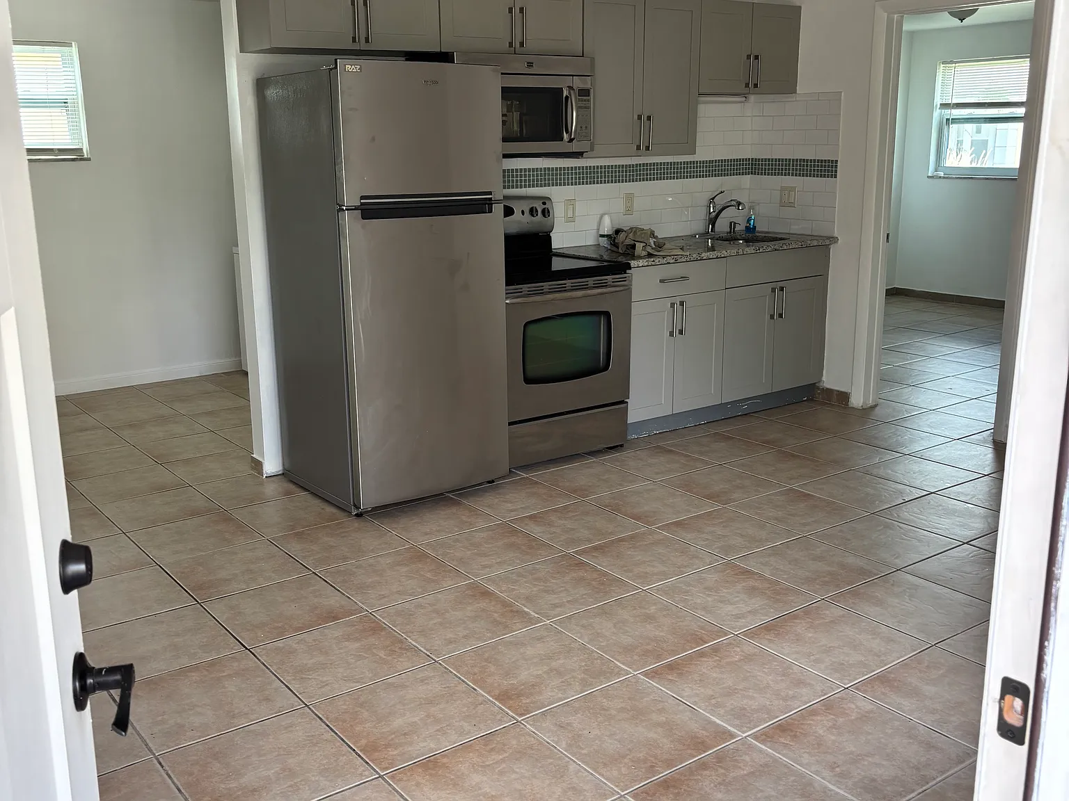 485 S Paula Dr — Photo 3