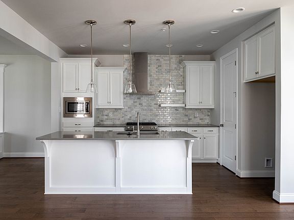 2nd image of 201 Market House Cir House 84