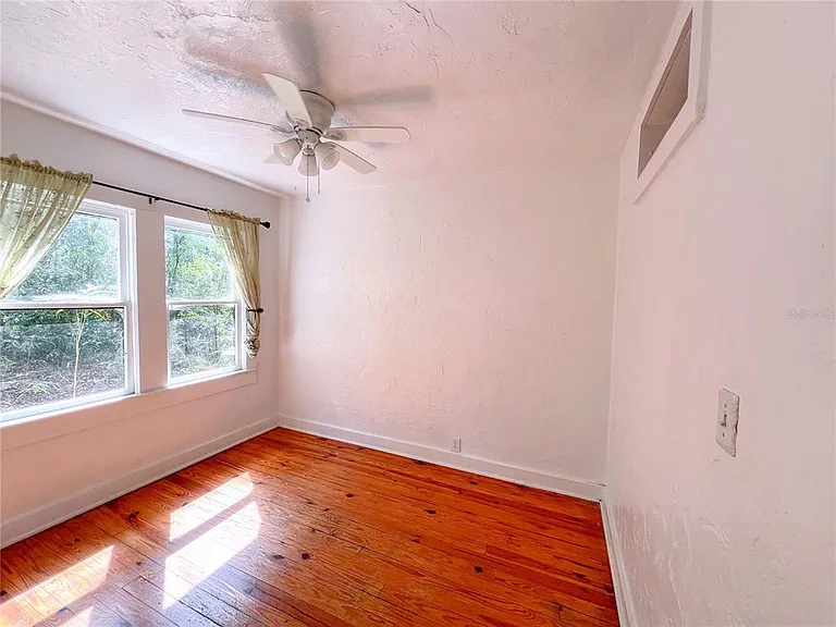 11716 NE 7th Ave — Photo 7