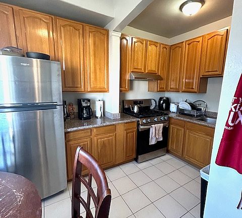 Stainless Steel Appliances with Wood Cabinets