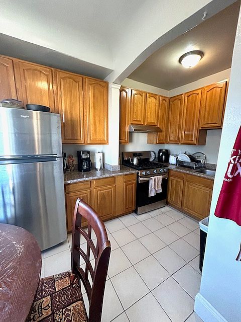 Stainless Steel Appliances with Wood Cabinets