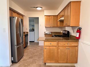 412 Green Hollow Dr, Iselin, NJ 08830