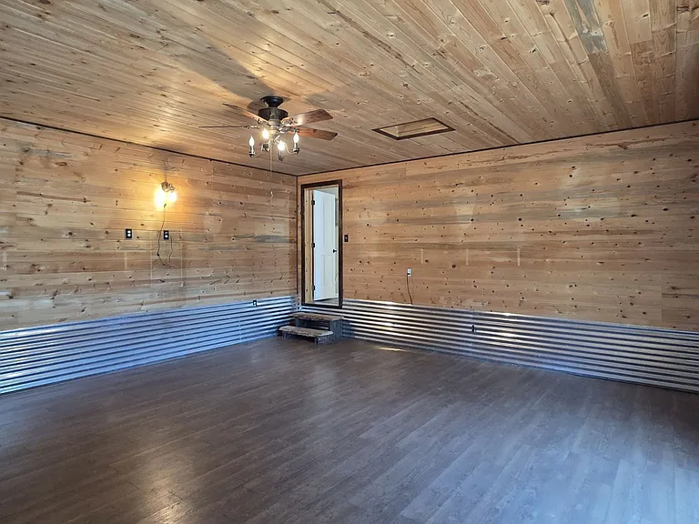 941 Colonial Rd — Photo 11