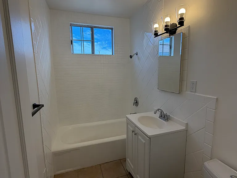 4430 Boundary St — Photo 9