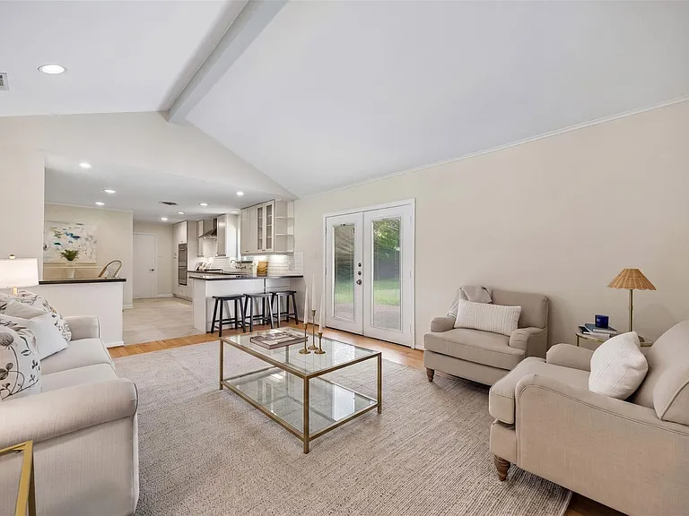 8922 Springview Ln — Photo 2