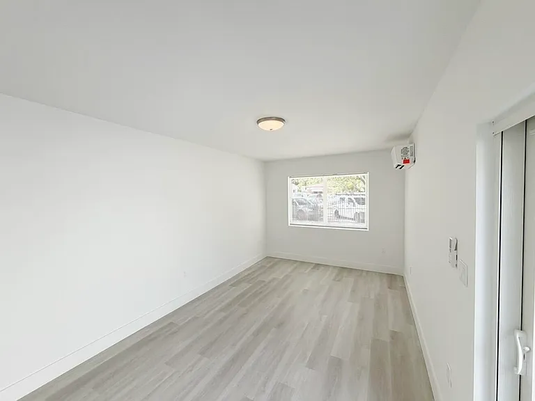 1135 NW 127th St — Photo 14