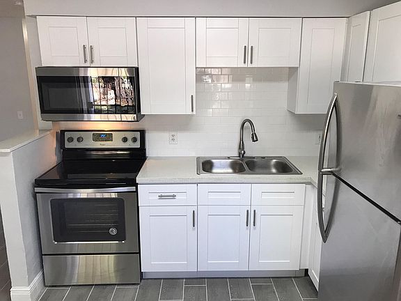 2nd image of 1401 E Emma St
