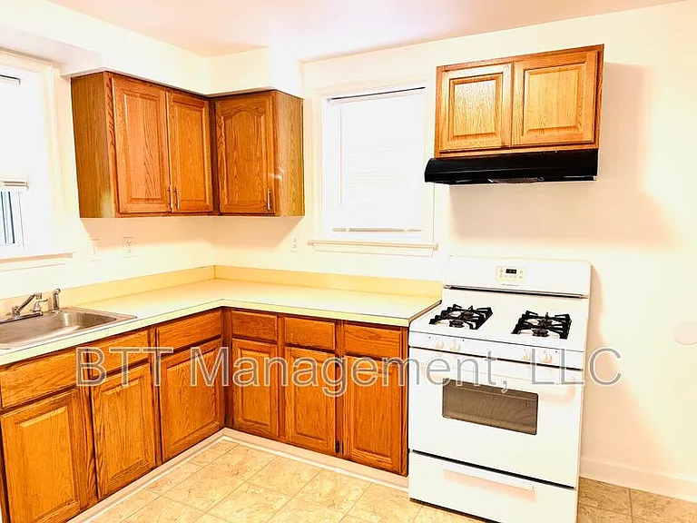 907 Hudson Ave #3 — Photo 36