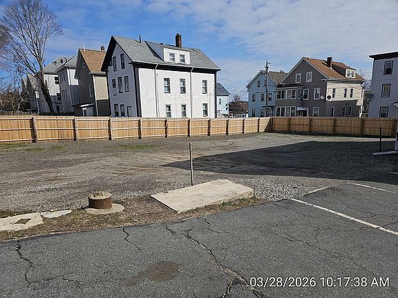 5th image of 1427 Pleasant St