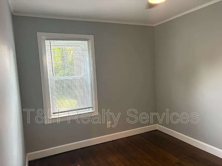 1427 S Olive St — Photo 15