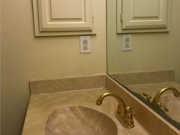 5th image of 921 Marine Dr #1-205