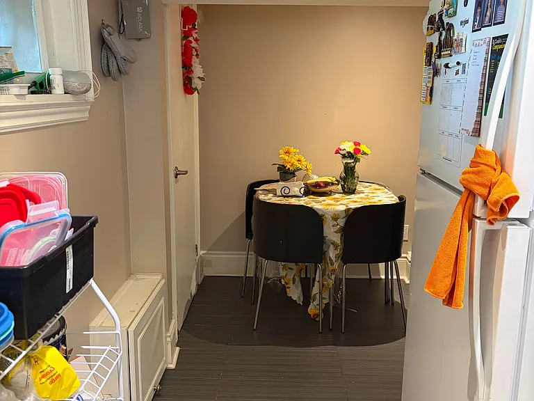 247 Lansdowne Ave #BASEMENT — Photo 17