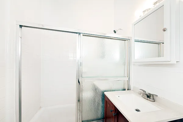 Rented by R New York | media 32