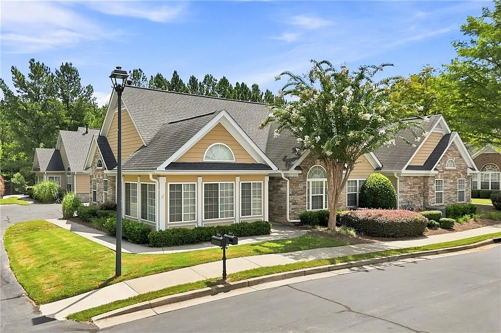 3 bed, 2.0 bath, 1562 sqft, $3,200 — Photo 1