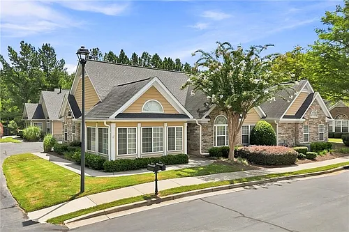 3204 Village Ln Photo 1