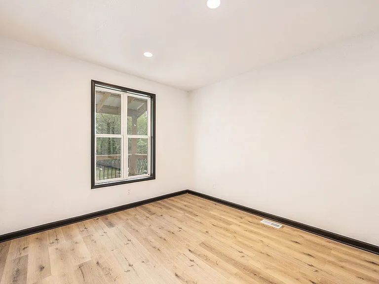 236 S 11th St — Photo 11
