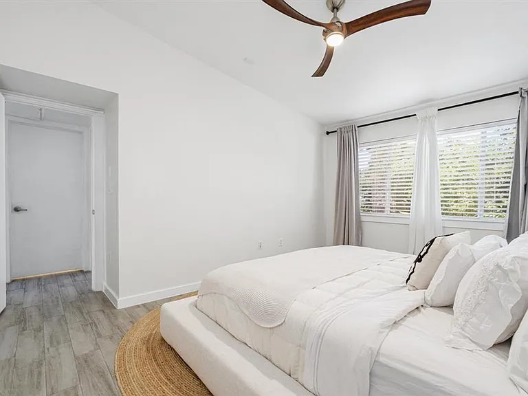 2200 Dickson Dr #218 — Photo 12