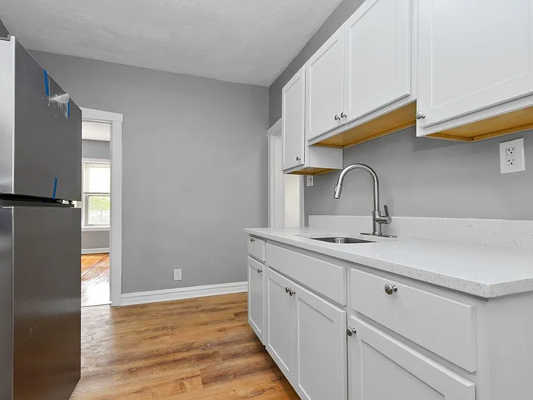 7556-58 S. Calumet Ave. / 320-28 E 76th St. — Photo 11
