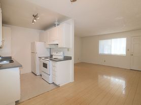 Reed Avenue, 4