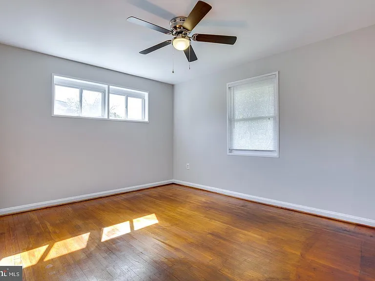 502 N Mansfield St — Photo 22