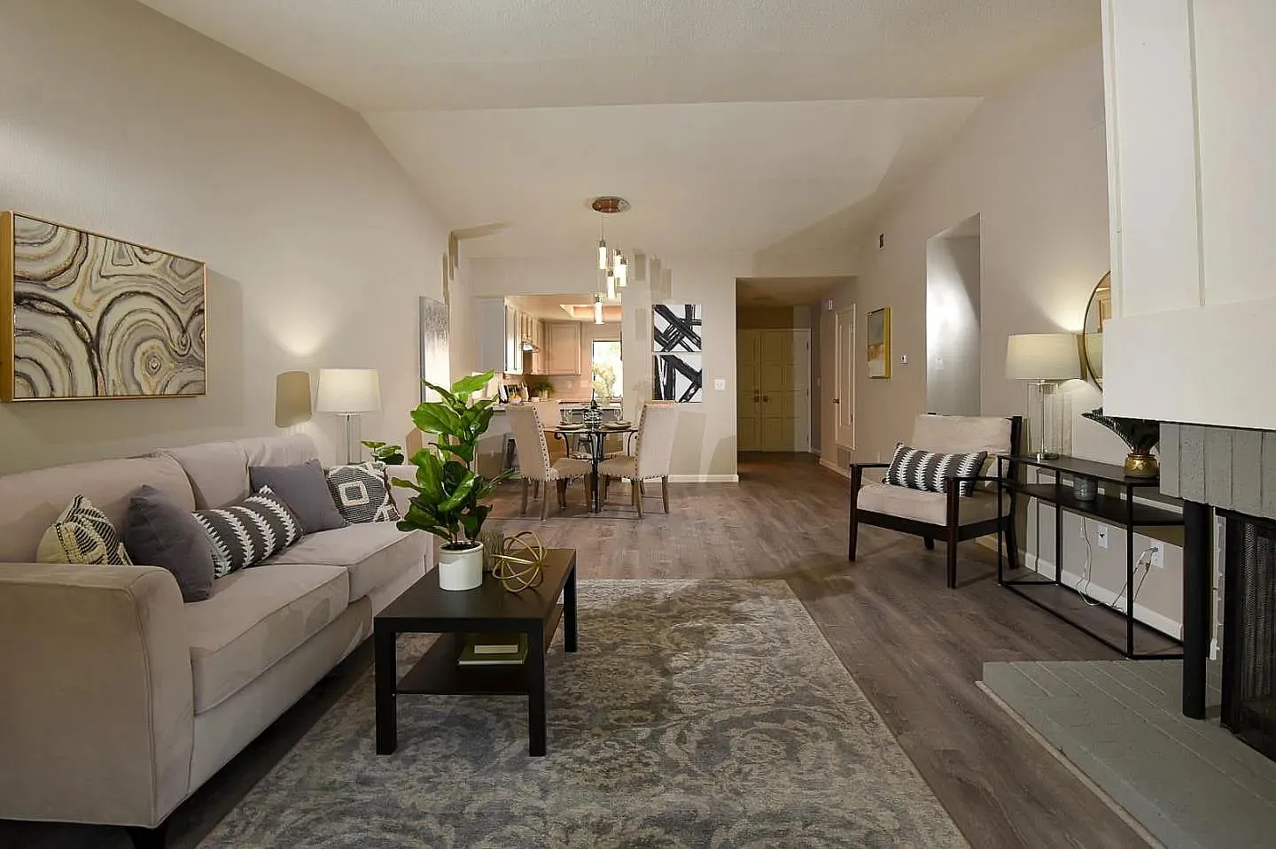 2 bed, 1299 sqft, $4,200 — Photo 3