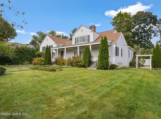 24 Meadowbank Rd, Old Greenwich, CT 06870