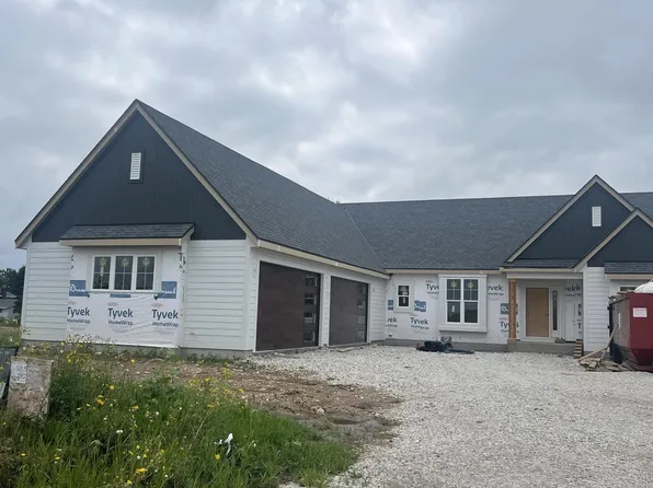 N62W35607 Doolan DRIVE, Oconomowoc, WI 53066