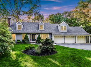 65 Woodlawn Dr, Ridgefield, CT 06877