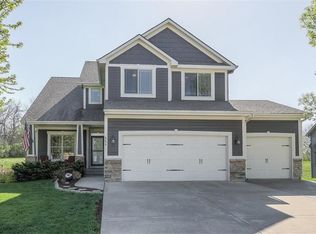 554 Avondale Ln, Raymore, MO 64083