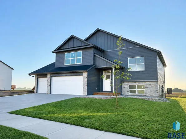 2720 S Copper Creek Ave, Sioux Falls, SD 57110
