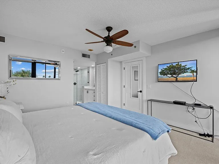 201 S Seas Dr #404 — Photo 23