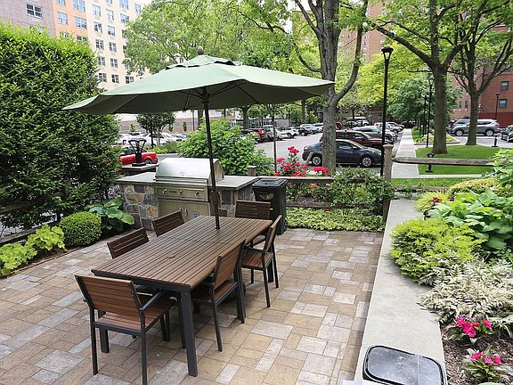 5th image of 175 Willoughby St APT 15E