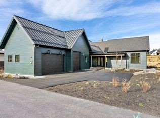 3118 NW Crossing Dr, Bend, OR 97703