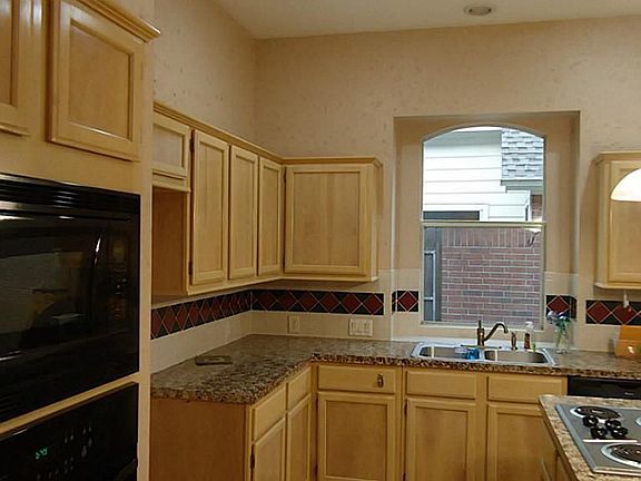 5th image of 707 Avery Dr