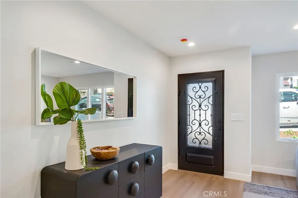 4 bed, 3.5 bath, 2700 sqft, $15,000 — Photo 2