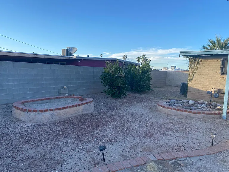 1021 W Edgewater Dr — Photo 15