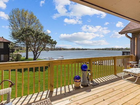 5th image of 2525 E Lake Shore Dr #23