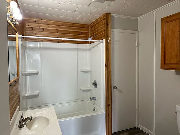 4th image of 107-109 W 3rd St