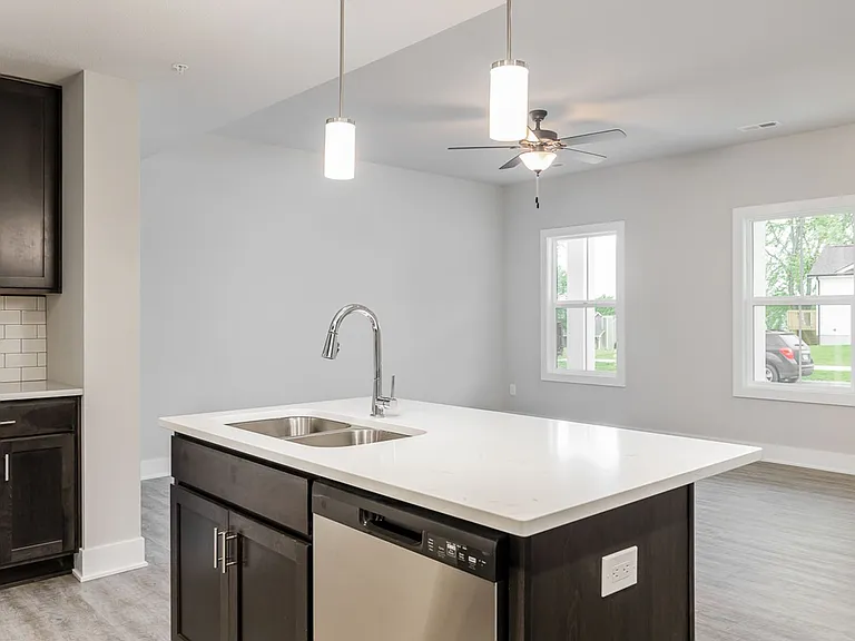 Hughes Century Crossing Townhomes — Photo 5
