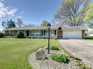 9 Two Pines Rd, Bement, IL 61813