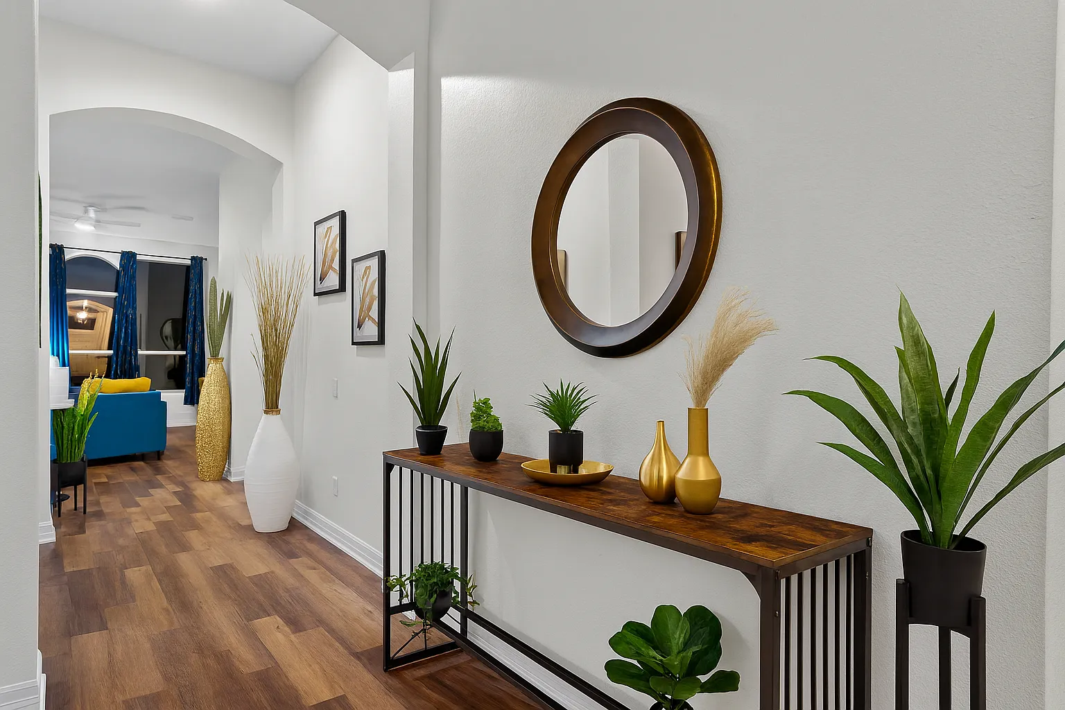 4 bed, $5,400 — Photo 1