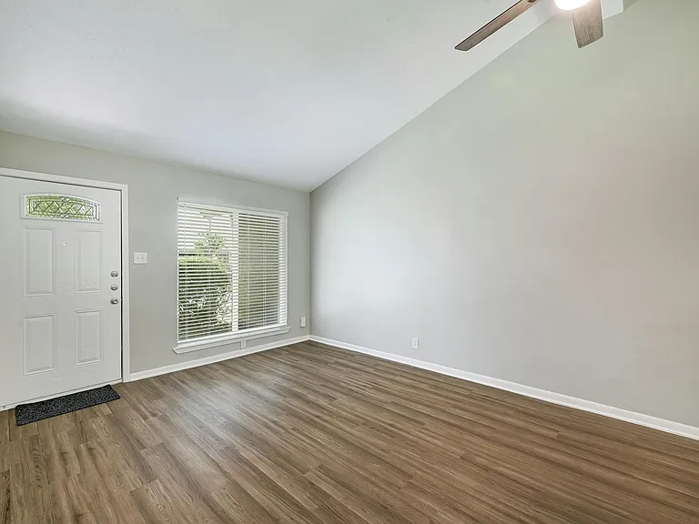 8527 Maine Dr — Photo 16
