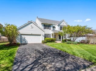 121 Hampton St, Cary, IL 60013