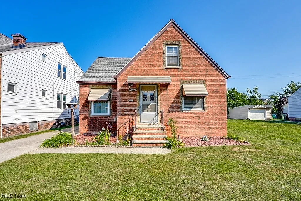 10817 Vernon Ave photo 1