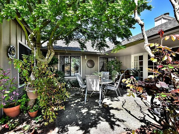 3rd image of 18504 Wellesley Court